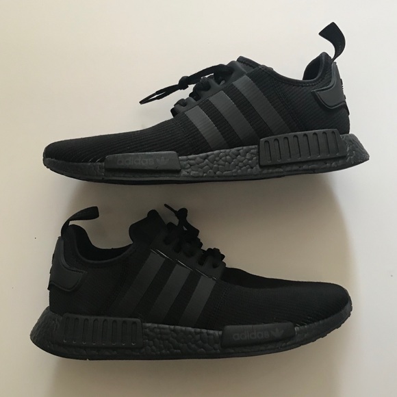 nmd r1 triple black reflective